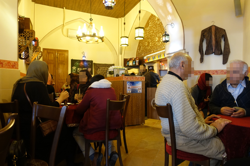The impossible becomes possible: this café serves good coffee after the European fashion. It is easy to find if you don’t take endless detours. It is right next to the entrance to the great bazaar. Photo: KW. The impossible becomes possible: this café serves good coffee after the European fashion. It is easy to find if you don’t take endless detours. It is right next to the entrance to the great bazaar. Photo: KW.