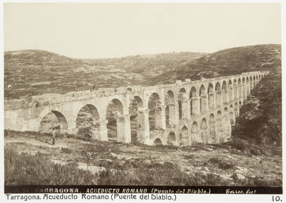 The devil’s bridge or “Puente del Diablo”, as the Roman aqueduct of Tarragona was called. Photo: Johanna Kempes from1895. The devil’s bridge or “Puente del Diablo”, as the Roman aqueduct of Tarragona was called. Photo: Johanna Kempes from1895.