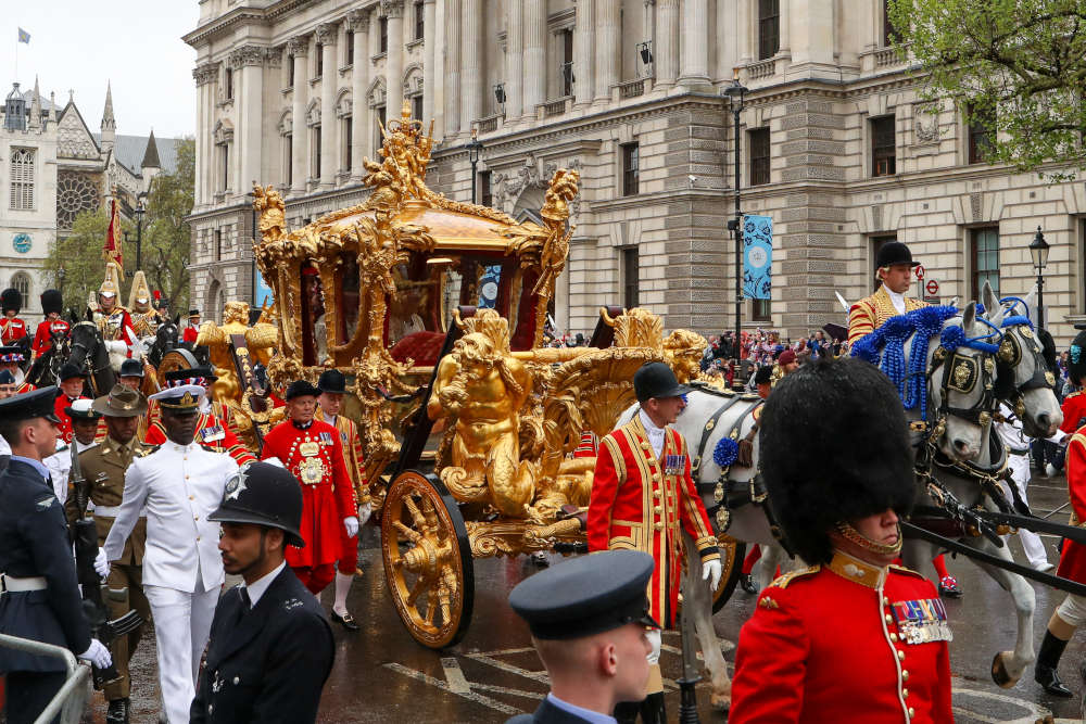 Charles III. and Queen Consort Camilla during the Coronation Procession in the Gold State Coach. Image: Katie Chan via Wikimedia Commons / CC BY-SA 4.0.