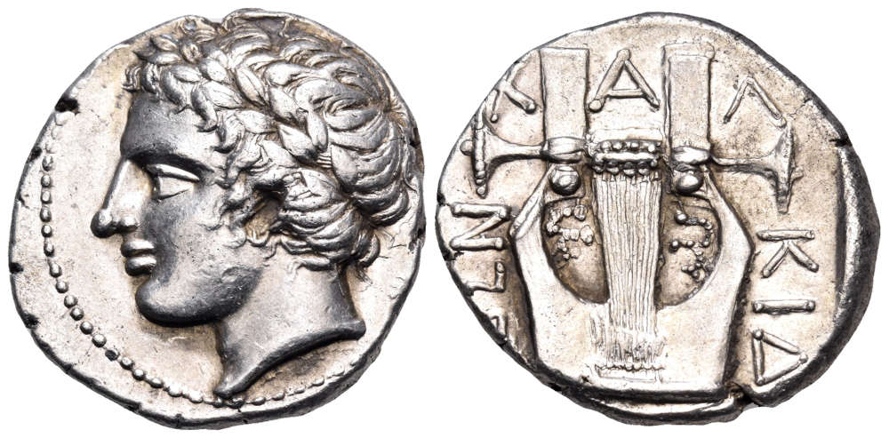 Lot 88: Macedon, Chalkidian League. Olynthos. Circa 420-417 BC. Tetradrachm. Laureate head of Apollo to left. Rev. Χ-Α-Λ/ΚΙΔ/ΕΩΝ Kithara with seven strings. Reverse die unlisted in Robinson & Clement. Nearly extremely fine. Starting Price: 1000 CHF.