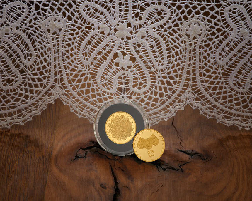 Top-Notch: Croatian lace and the coin issued in its honour. Image: © Branimir Kralj / Croatian Mint.