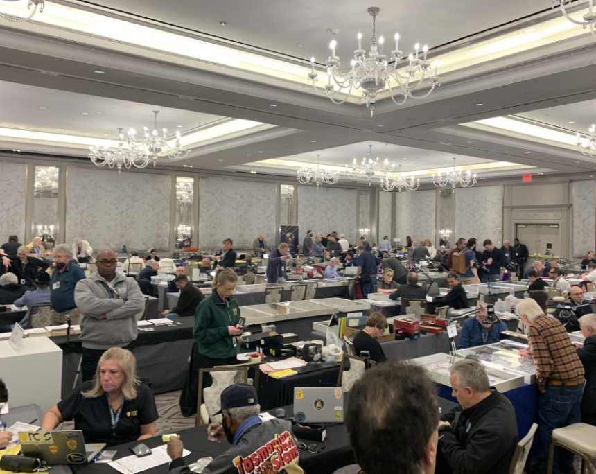 Hustle and Bustle at one of the two ballrooms: The New York Numismatic International Convention is known for stylish and elegant venues. Photo: Sebastian Wieschowski-