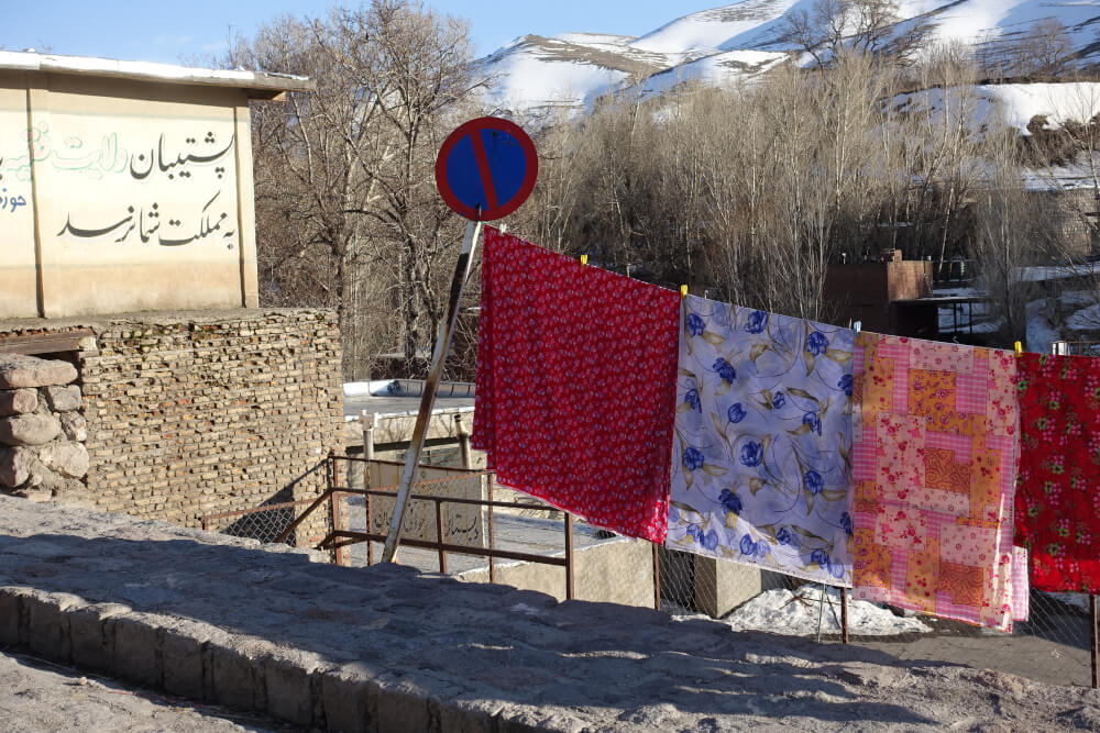 Well, you have to dry your laundry somewhere, don’t you … And that road sign is just in the right place. Photo: KW Well, you have to dry your laundry somewhere, don’t you … And that road sign is just in the right place. Photo: KW